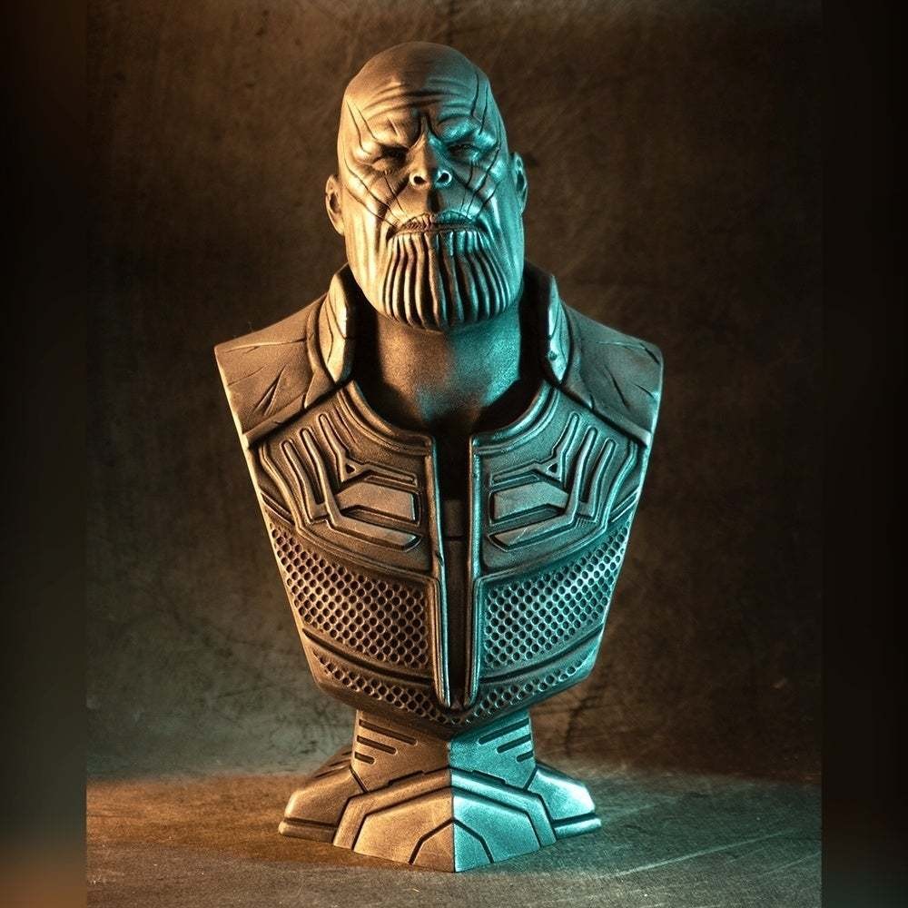 Thanos Büst